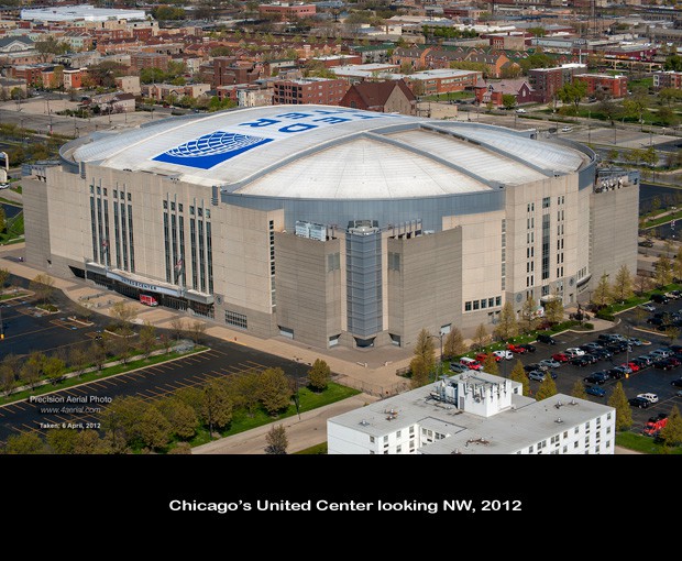 40-CHICAGO_United-Center_120406-0203